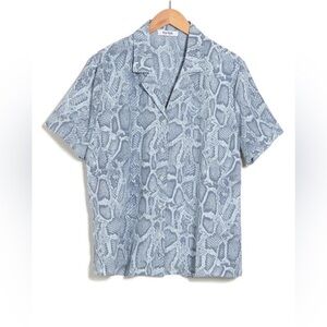 ENA PELLY Blue Snakeskin Short Sleeve Shirt In Cream Wash